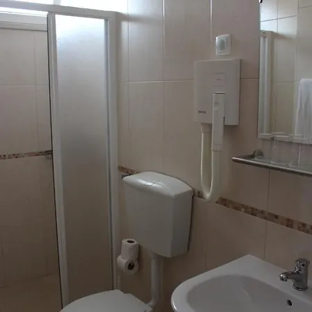 Velha 2* Lagos