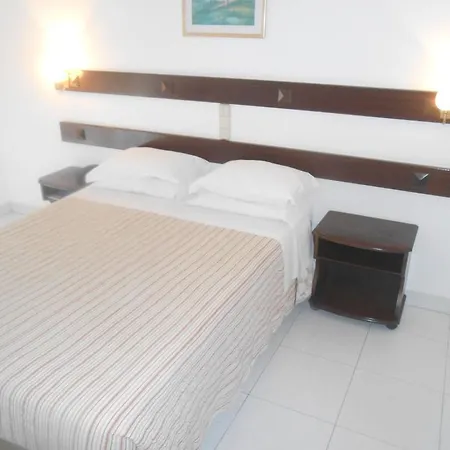 Velha Hotel 2*